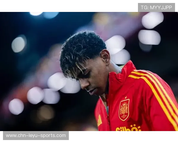 亚马尔低平球扫向门前（254 ）