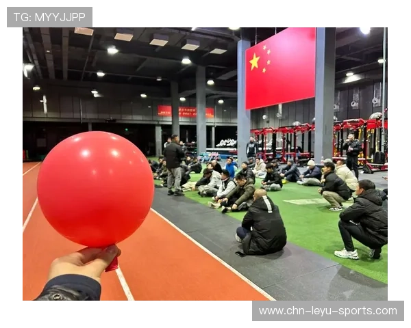 举重俱乐部完善青少年训练的阶段性评估与康复配套服务，举重队训练